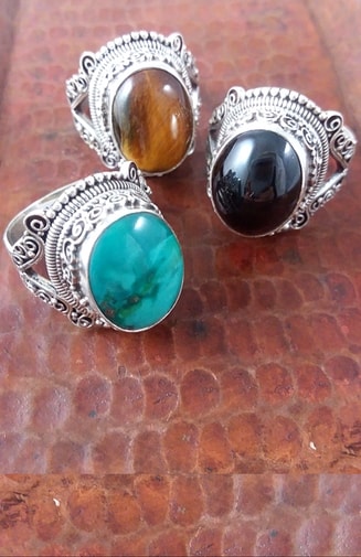 Sterling Silver Ring w Gemstone in Ornate Setting