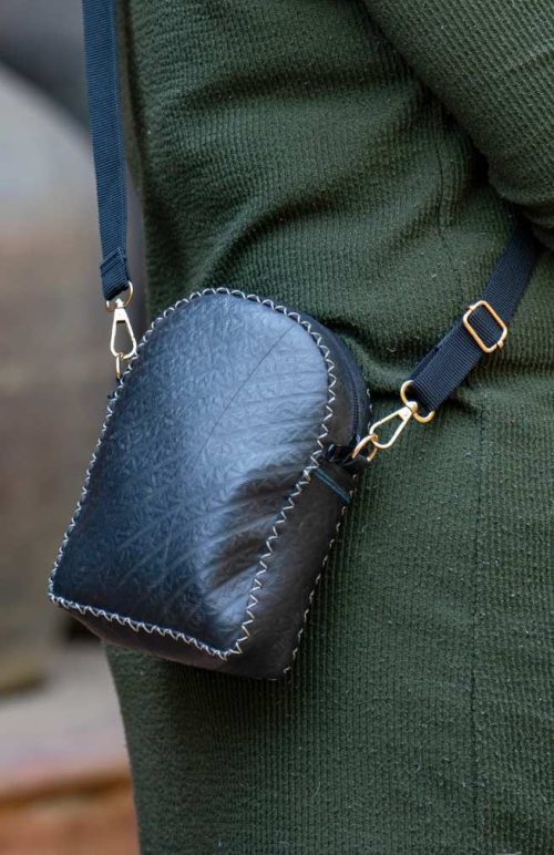 recycled tire purse, rounded top with zipper