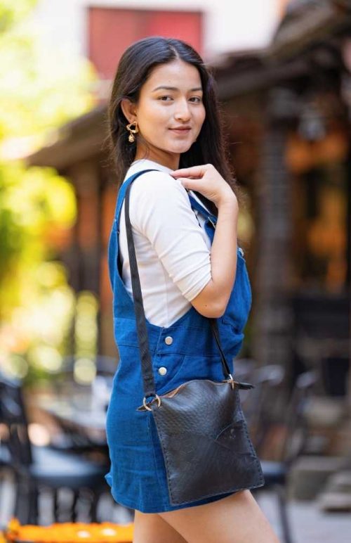 recycled rubber purse with front tulip style pocket