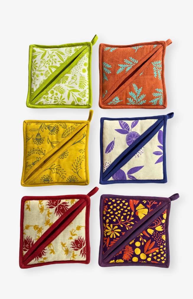 cotton pocket pot holder with screen print design and loop